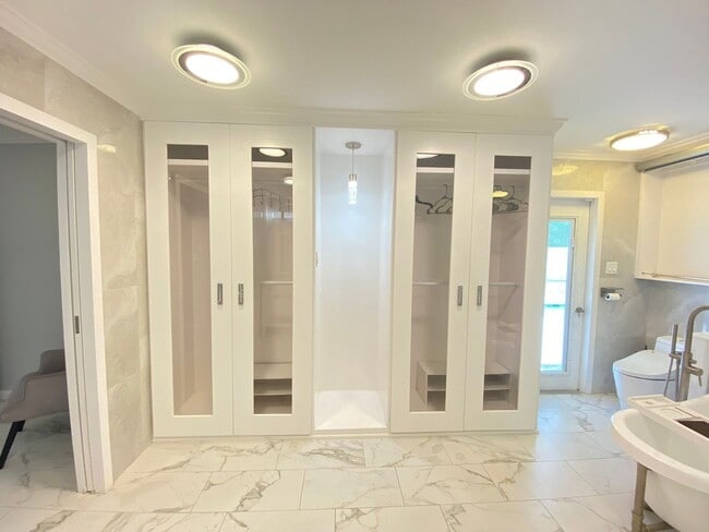 Building Photo - 4955 Southfork Ranch Dr