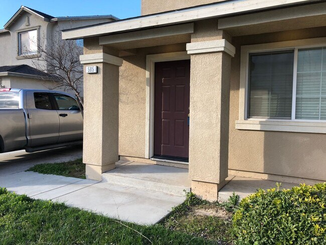 Building Photo - 585 Hart Dr