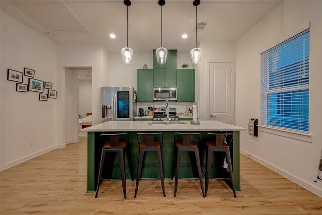 Building Photo - 8911 Knoll Villas St