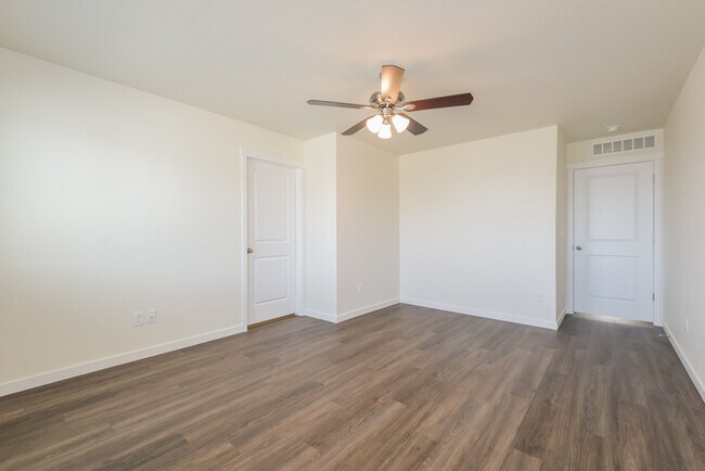Building Photo - 13530 Oneida Ln