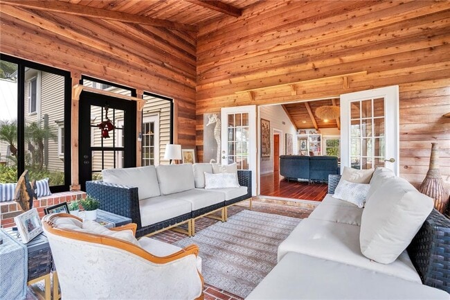 Building Photo - 8 Fernwood Trail