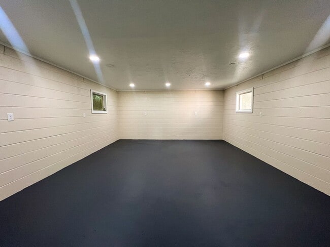 Building Photo - 4BR/3BA with Detached Garage Conversion Available Mid August! *Application Approved*