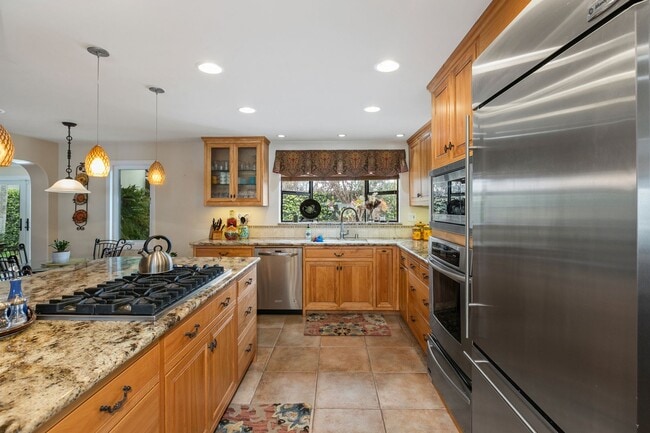Building Photo - 4BD/2.5BA California Coastal Home with Swe...