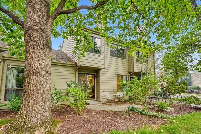 Building Photo - 1924 S Teal Ln