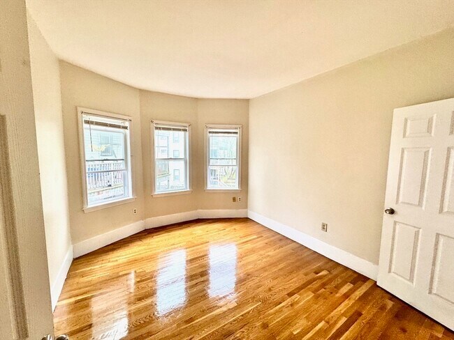 Primary Photo - 6 Calder St
