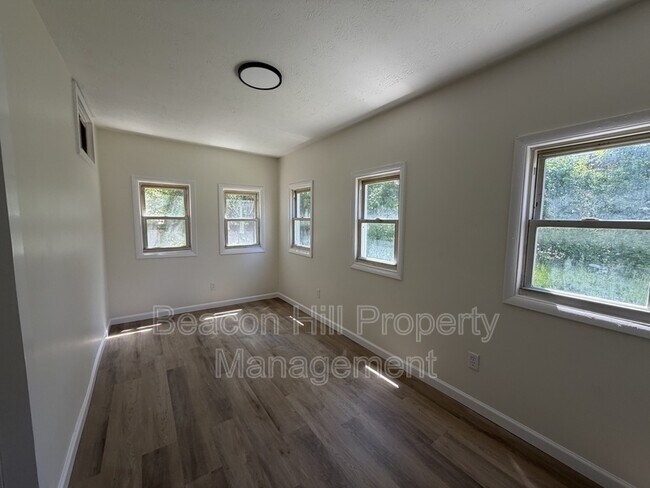 Building Photo - 3524 E 143rd St