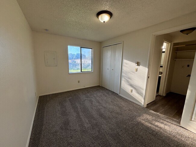 Building Photo - 4035-4037 Amber Ln