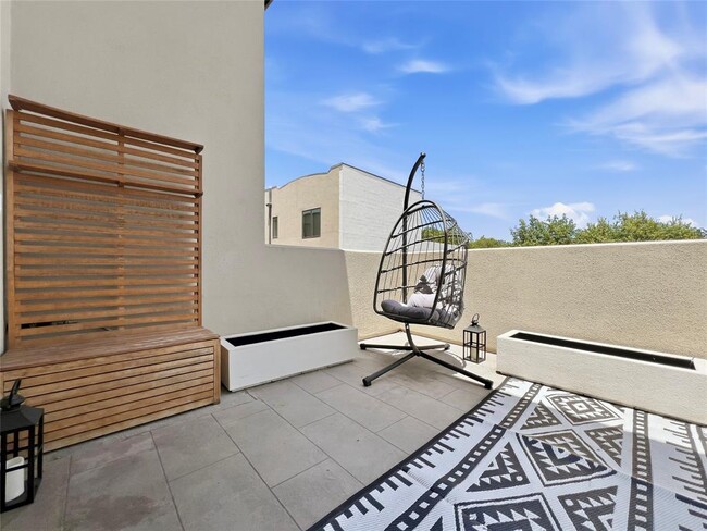 Building Photo - 2118 Brackenridge St