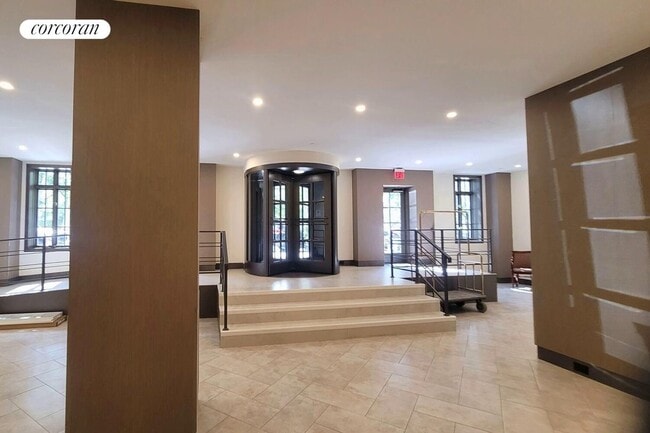 Building Photo - 45 W 81st St