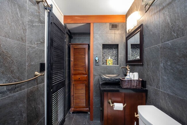 Building Photo - Mokuleia Sands #501 – Furnished 1BR/1BA | Ocean Views | Available Now