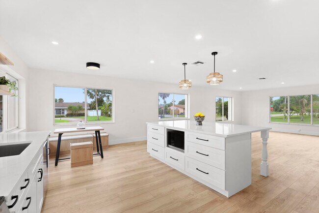 Building Photo - 3905 Flag Dr