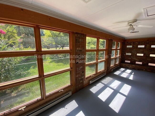 Building Photo - 926 Hilltop Blvd