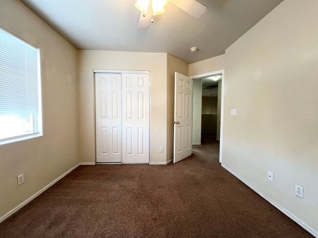 Building Photo - Beautiful 2 story single family house