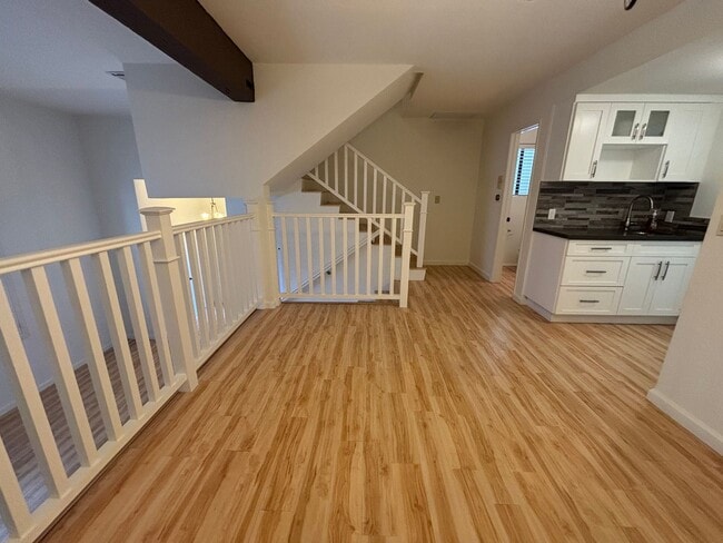 Building Photo - Amazing Spacious 2 Bedroom Condo in the He...