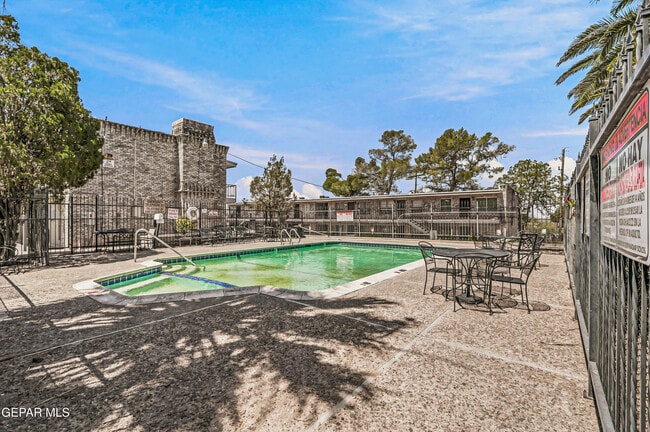 Building Photo - 6700 Escondido Dr