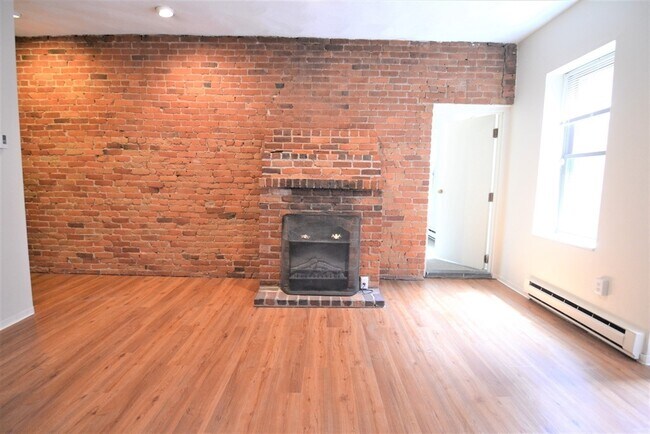 Building Photo - 67 St Germain St