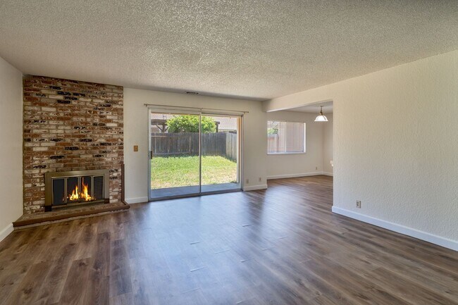 Building Photo - 3 Bedroom Home with Fireplace and LVP Flooring & 2-Car Garage!