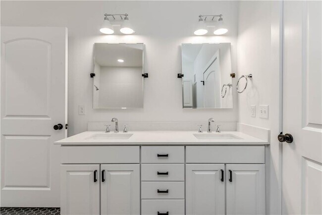 Building Photo - 4704 Sunset Trail