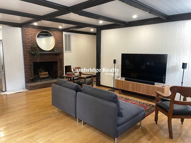 Building Photo - 8 Locke St