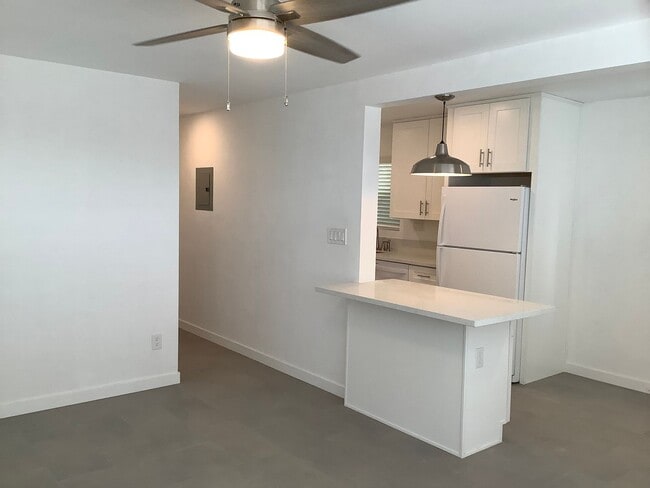 Building Photo - Remodeled 3 Bed 1 Bath Single Story Unit- Ocean Beach