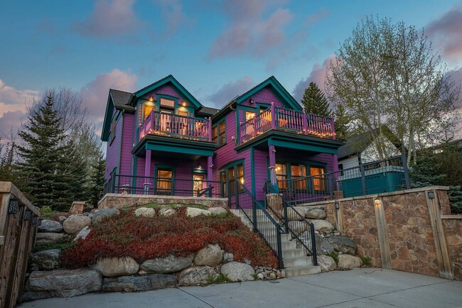 Building Photo - Winter rental! Luxury 4 bed, 3 bath home i...