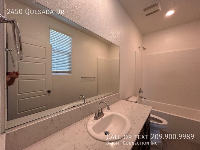 Building Photo - 2450 Quesada Dr