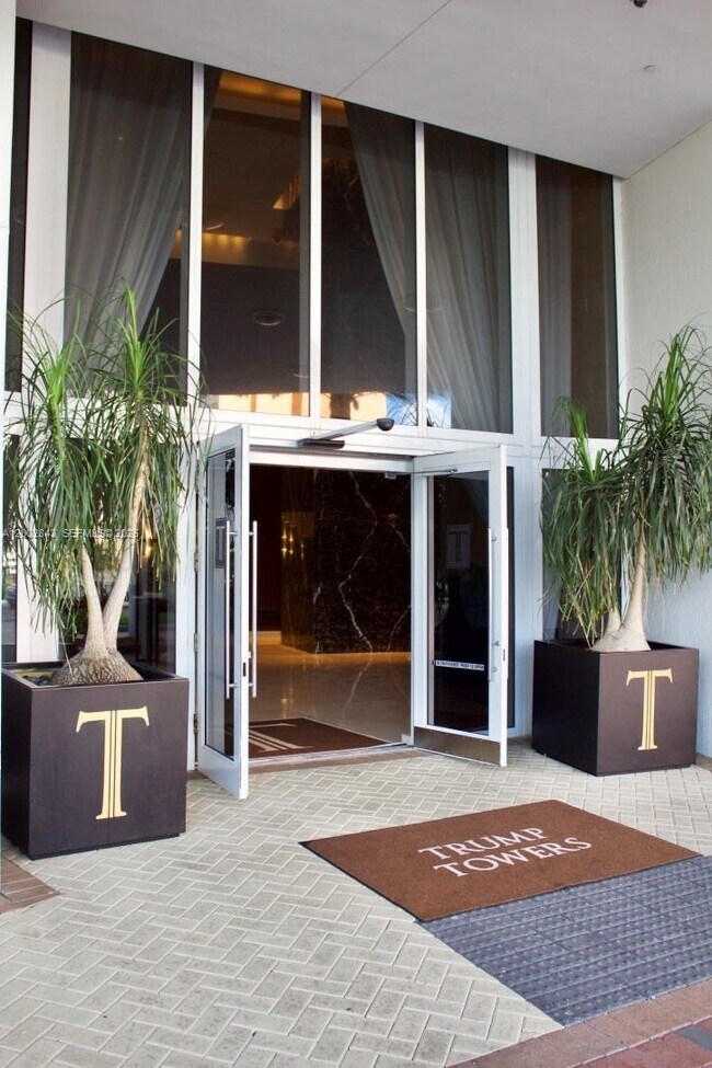 Building Photo - 16001 Collins Ave