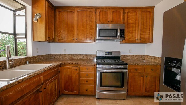 Building Photo - OPEN HOUSE, NOV. 24th at 2 pm - Downtown/Harbor Views!