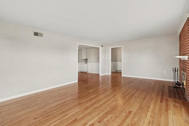 Building Photo - 831 Limekiln Rd