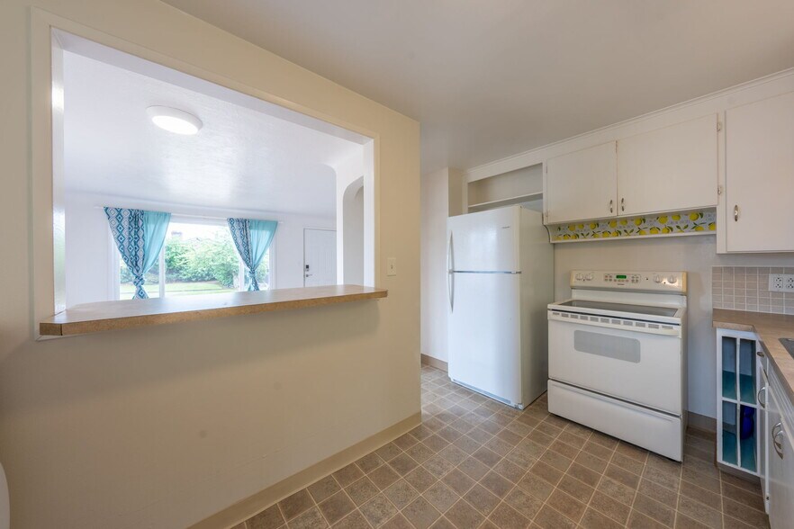 Building Photo - 851 S 54th St
