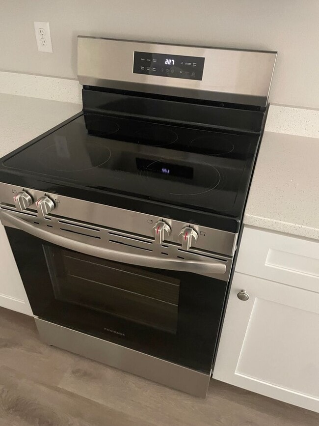 Building Photo - 409 Genesis Dr