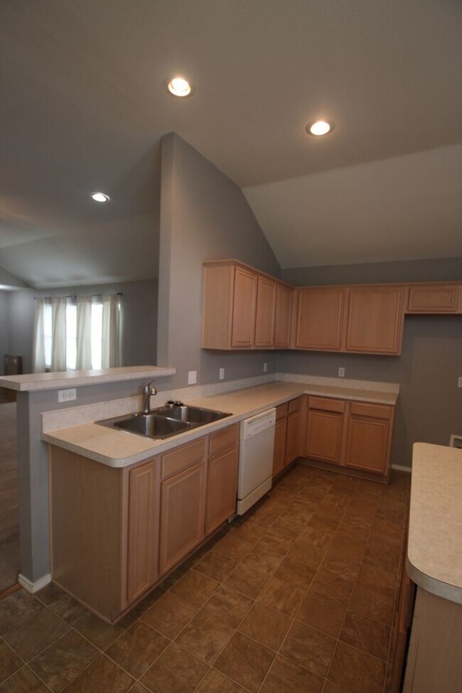 Building Photo - Beautiful 4 bedroom 2 bath home in Flint!