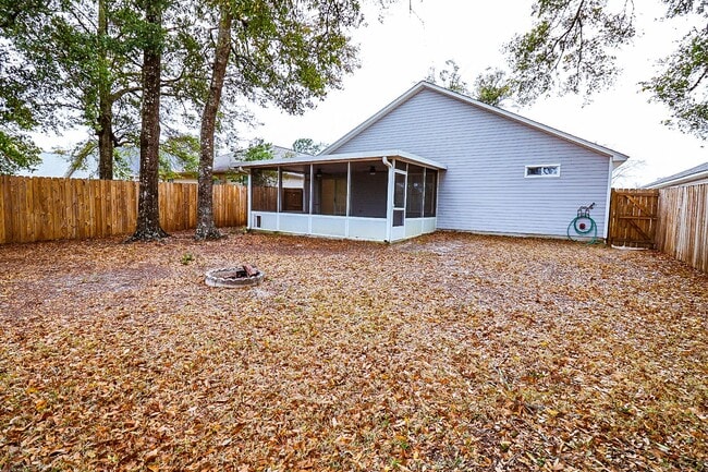 Building Photo - 3 bed 2 bath home in a quiet neighborhood