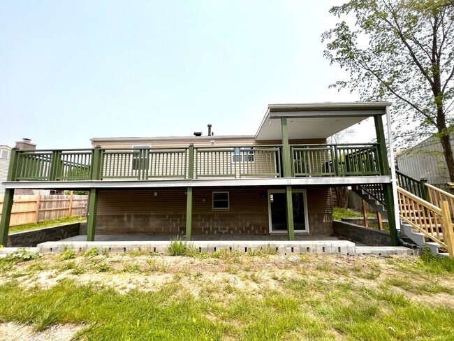 Building Photo - Absolutely Stunning Home! - 3 Bedroom 2 Fu...