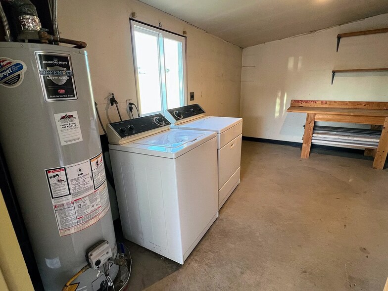 Building Photo - 2508 E Loyola Dr