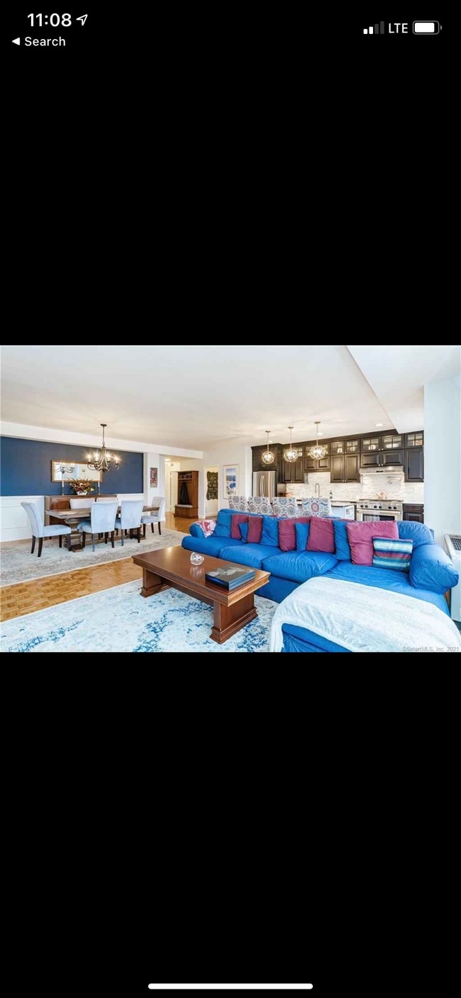 Building Photo - 1028 Farmington Ave