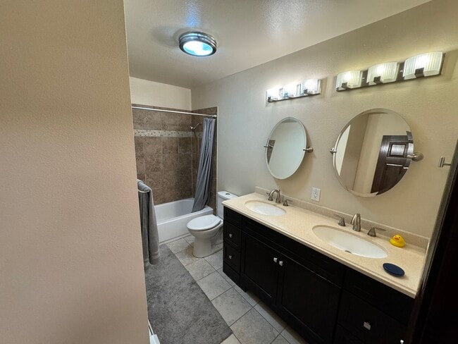 Building Photo - 2521 Autumn Cir