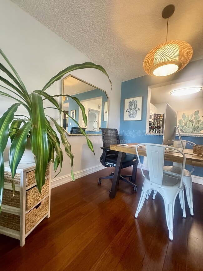 Building Photo - 6545 Indian Creek Dr