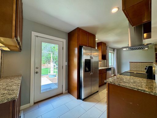 Building Photo - Large Single Family Home Available NOW!! ONE MONTH FREE!!