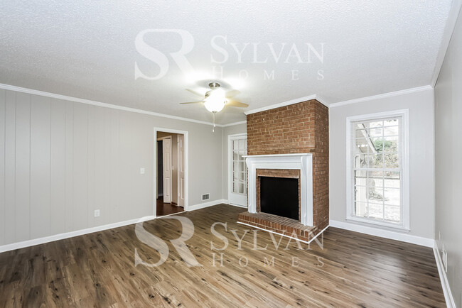 Building Photo - Charming 3BR 2BA Brick Ranch