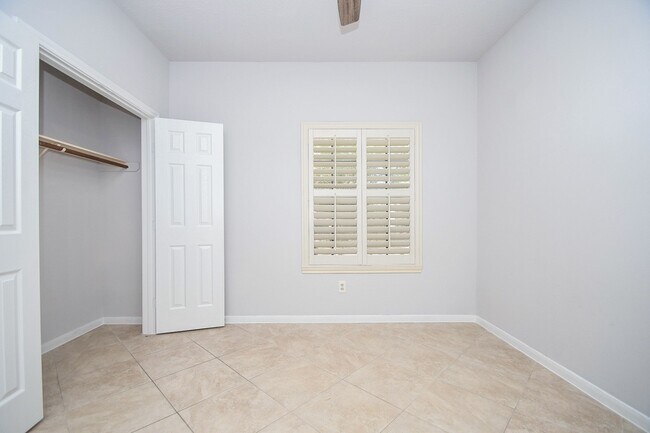 Building Photo - 4402 Jamaica Dr