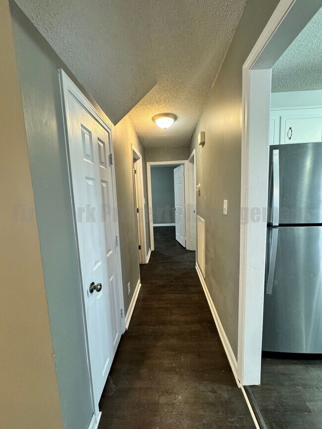 Building Photo - Newly Renovated 4 Bedroom 2 Bathroom