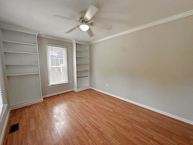 Building Photo - Updated Home in the Heart Of Chesterfield