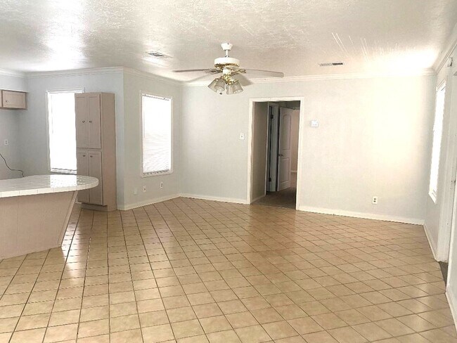 Building Photo - 181 Barracuda St