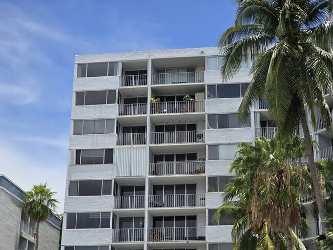 Building Photo - 1700 NW North River Dr