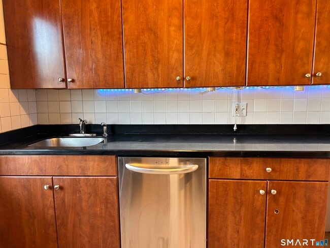 Building Photo - 118 Summer St