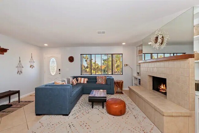 Building Photo - 58327 Bonanza Dr