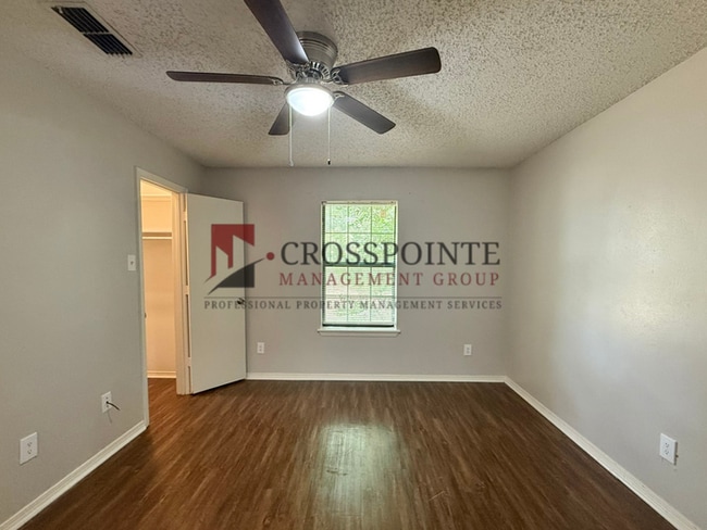 Building Photo - Almost Ready! 2 Bedroom, 1 Bathroom Duplex!