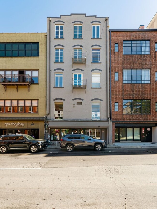 Building Photo - Fabulous Downtown Asheville Apartment