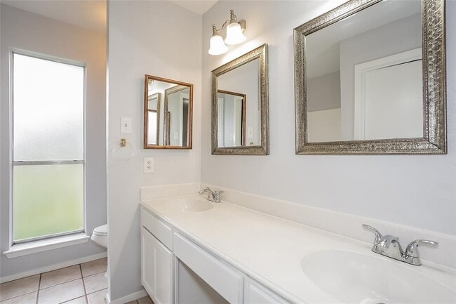 Building Photo - 7302 Thicket Trail Dr